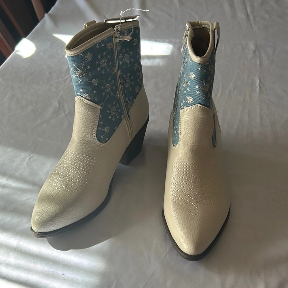Stylish Cream and Blue Ankle Boots with Elastic Panels